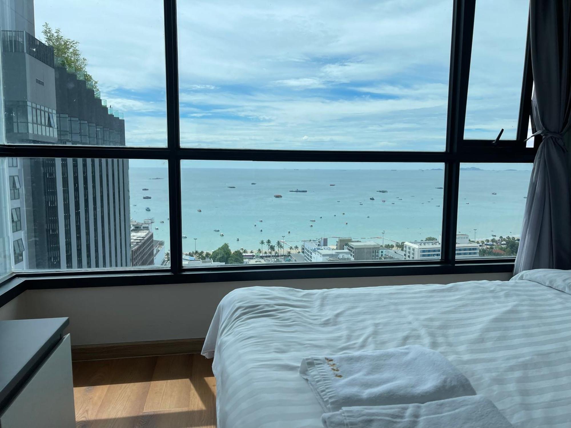 Apartmán The Base Pattaya By Feng Exteriér fotografie