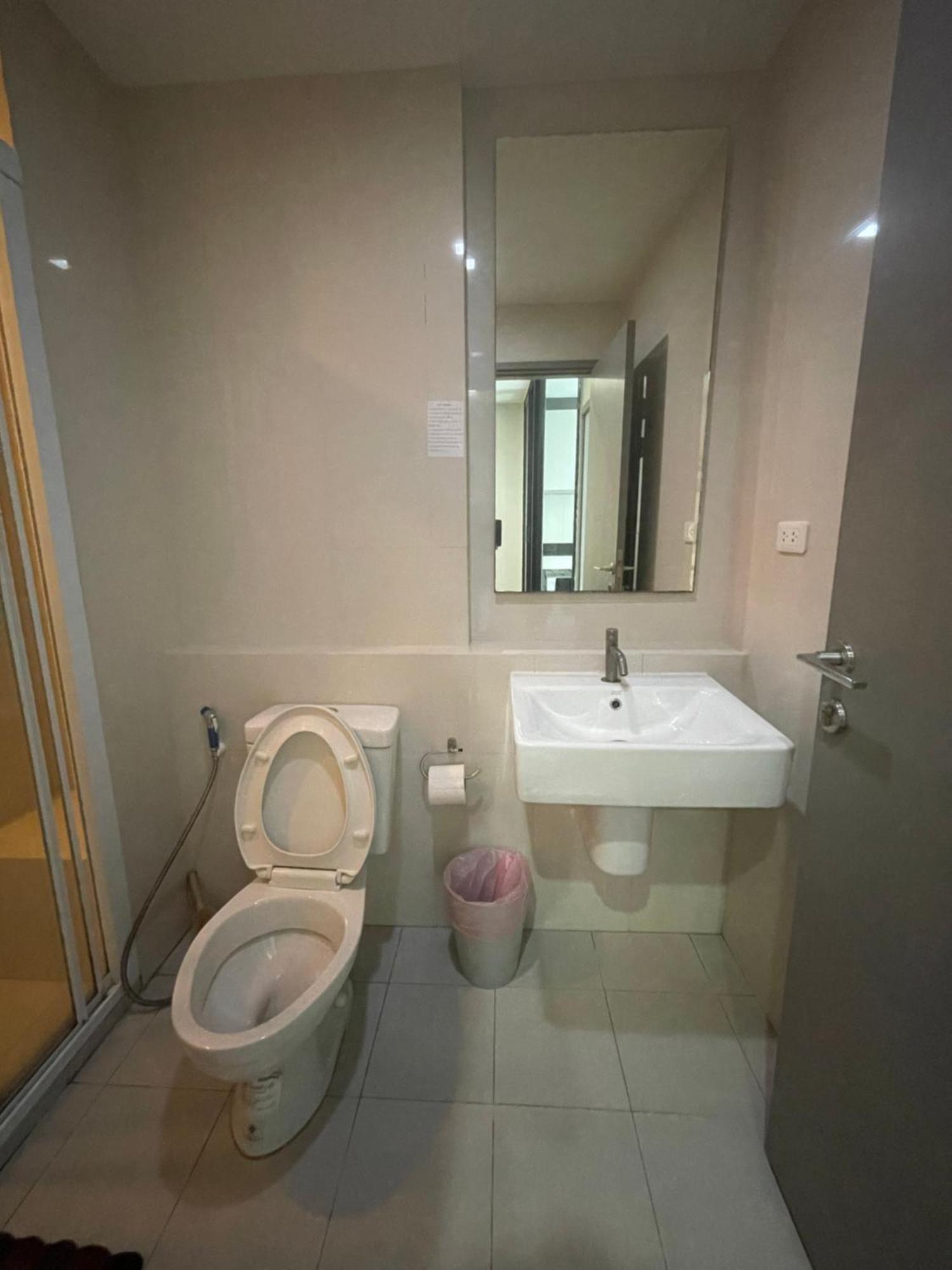 Apartmán The Base Pattaya By Feng Exteriér fotografie